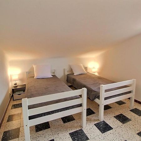 Meuble Trois Etoiles Au Premier Etage D'Une Maison Typique Сен-Киприен Екстериор снимка