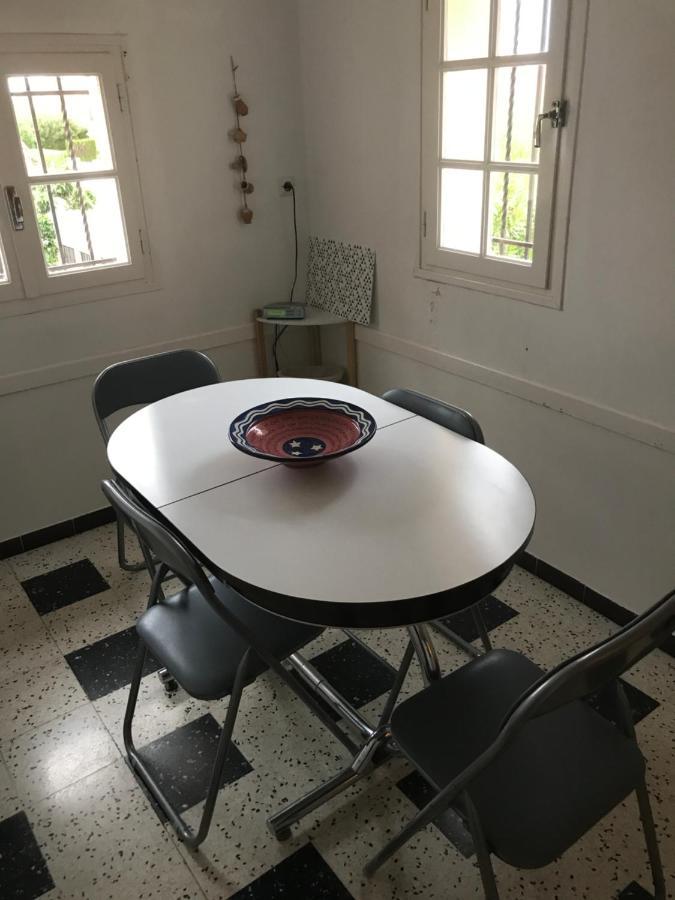 Meuble Trois Etoiles Au Premier Etage D'Une Maison Typique Сен-Киприен Екстериор снимка