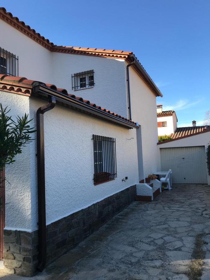 Meuble Trois Etoiles Au Premier Etage D'Une Maison Typique Сен-Киприен Екстериор снимка